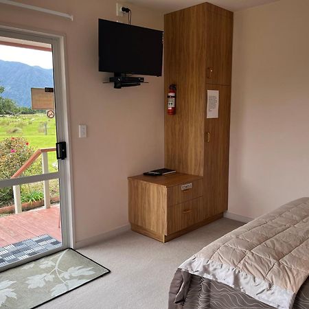 Carrickfergus Cottage Unit 1 Harihari Экстерьер фото