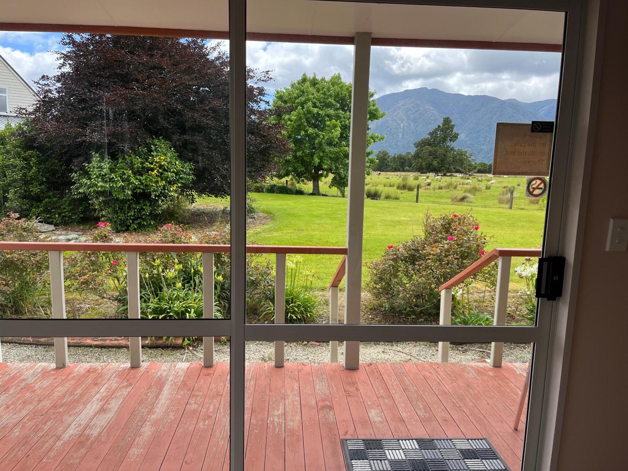 Carrickfergus Cottage Unit 1 Harihari Экстерьер фото